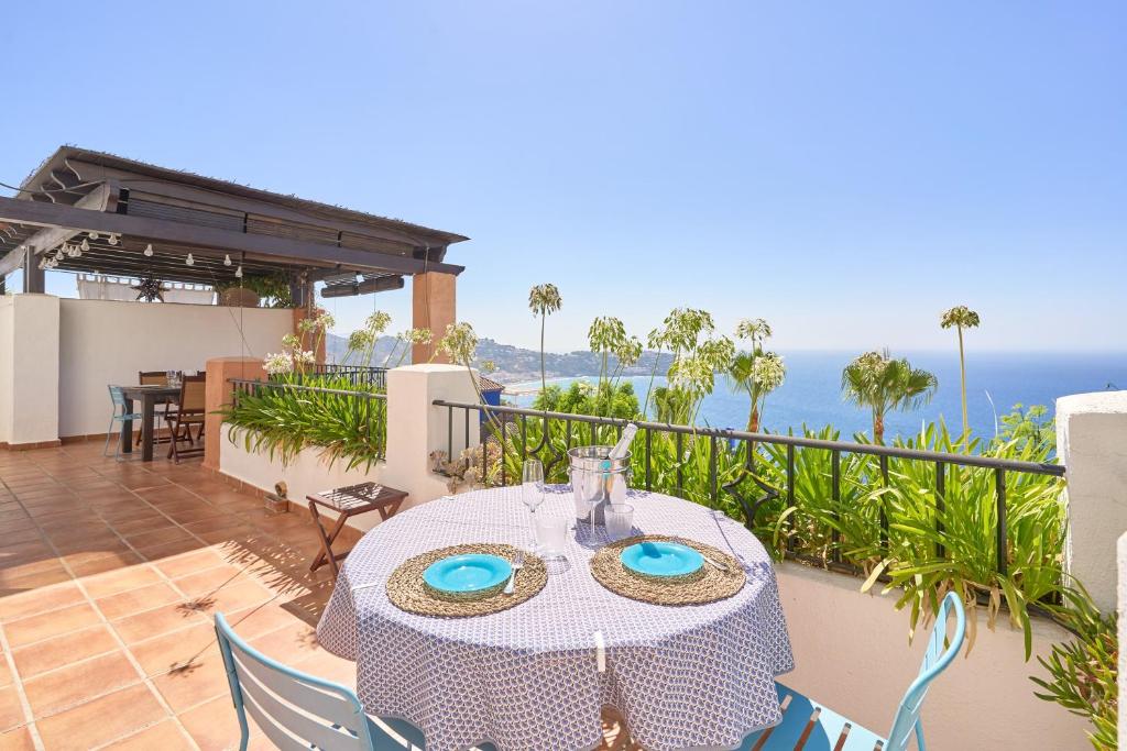 Stunning sea views pool garden - 4