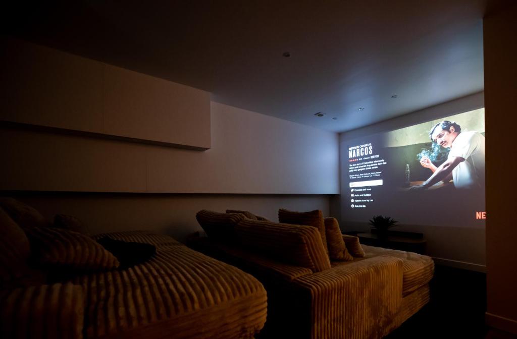 Amazing Apartment with Home Cinema - 4
