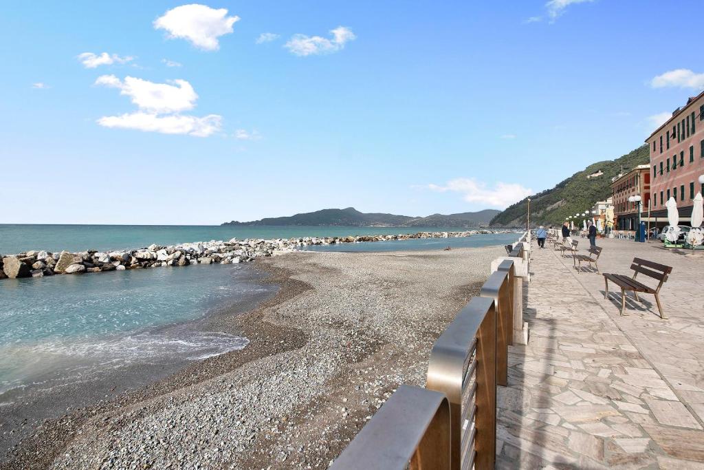 A due passi dal mare - 3
