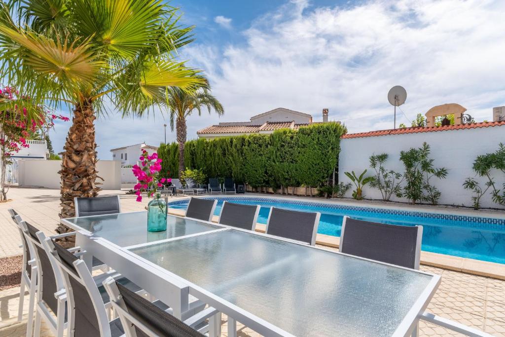Modern villa with great location - 3
