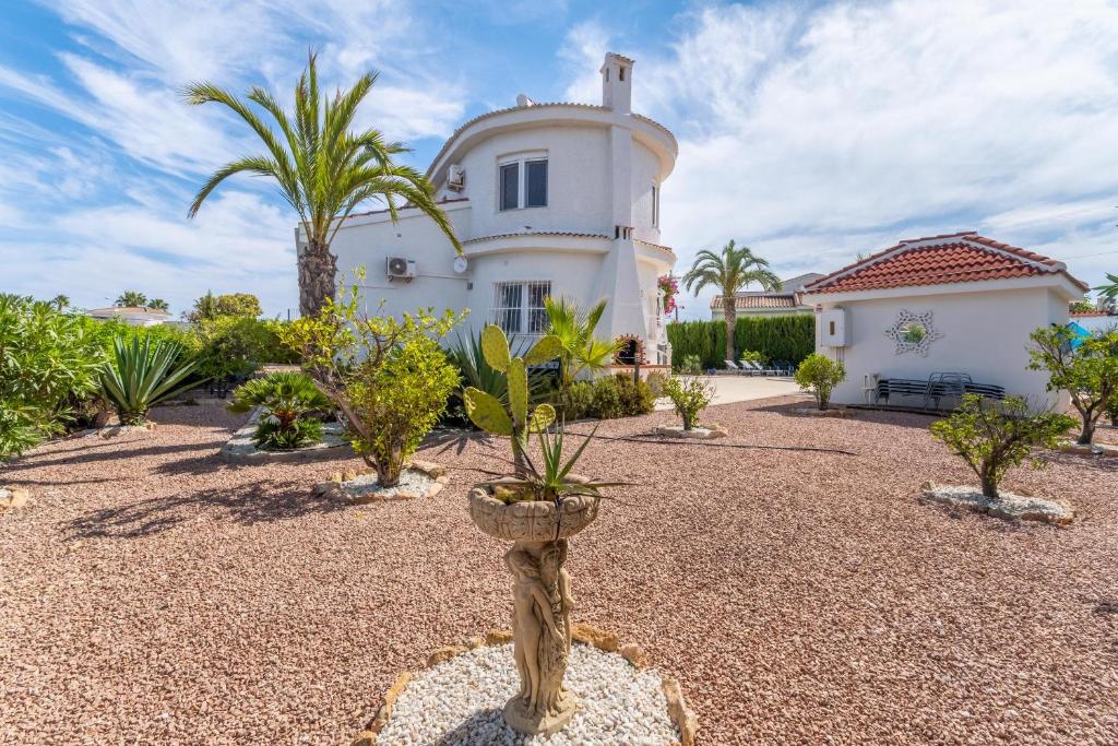 Modern villa with great location - 4