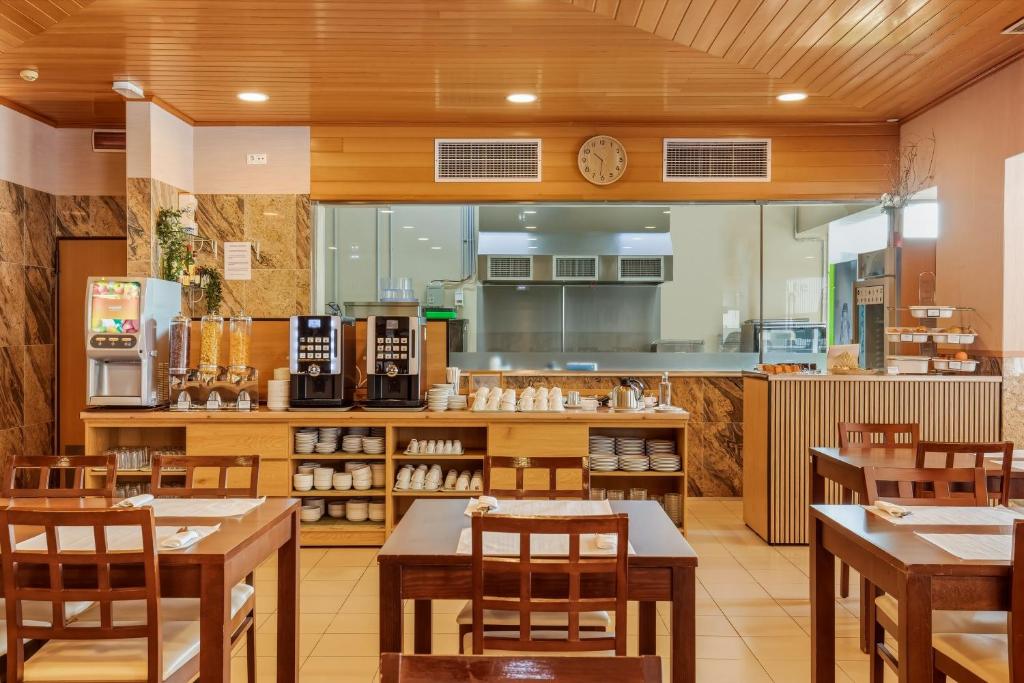 Hotel Santa Catarina Algarve — Restaurant & bars in Portimão, Faro