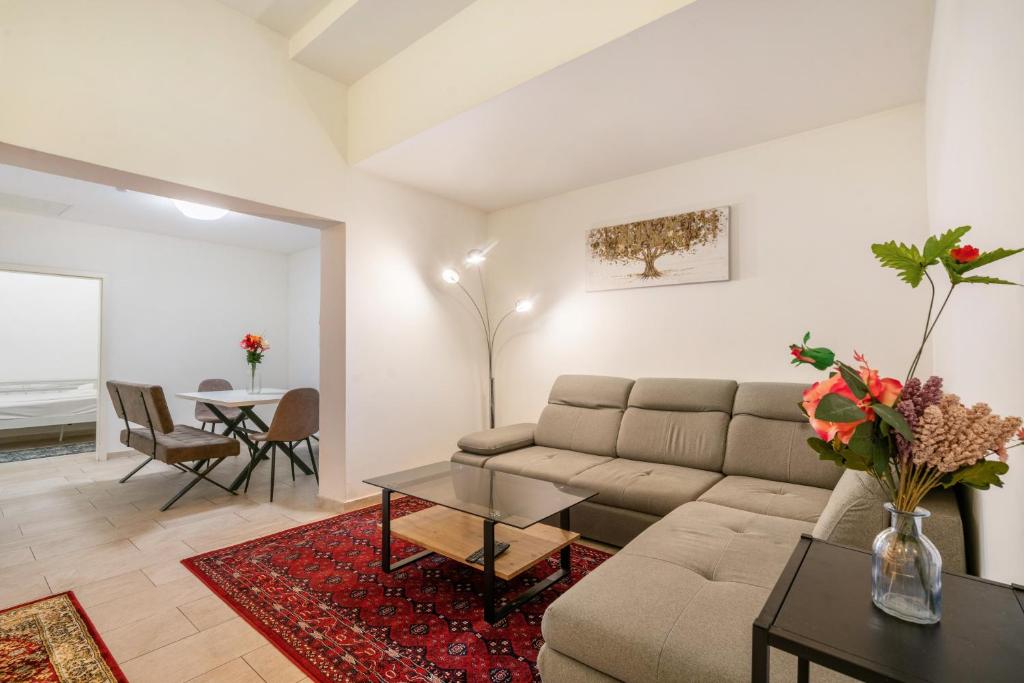 Aldars Urban Loft Suite No.8 - 1