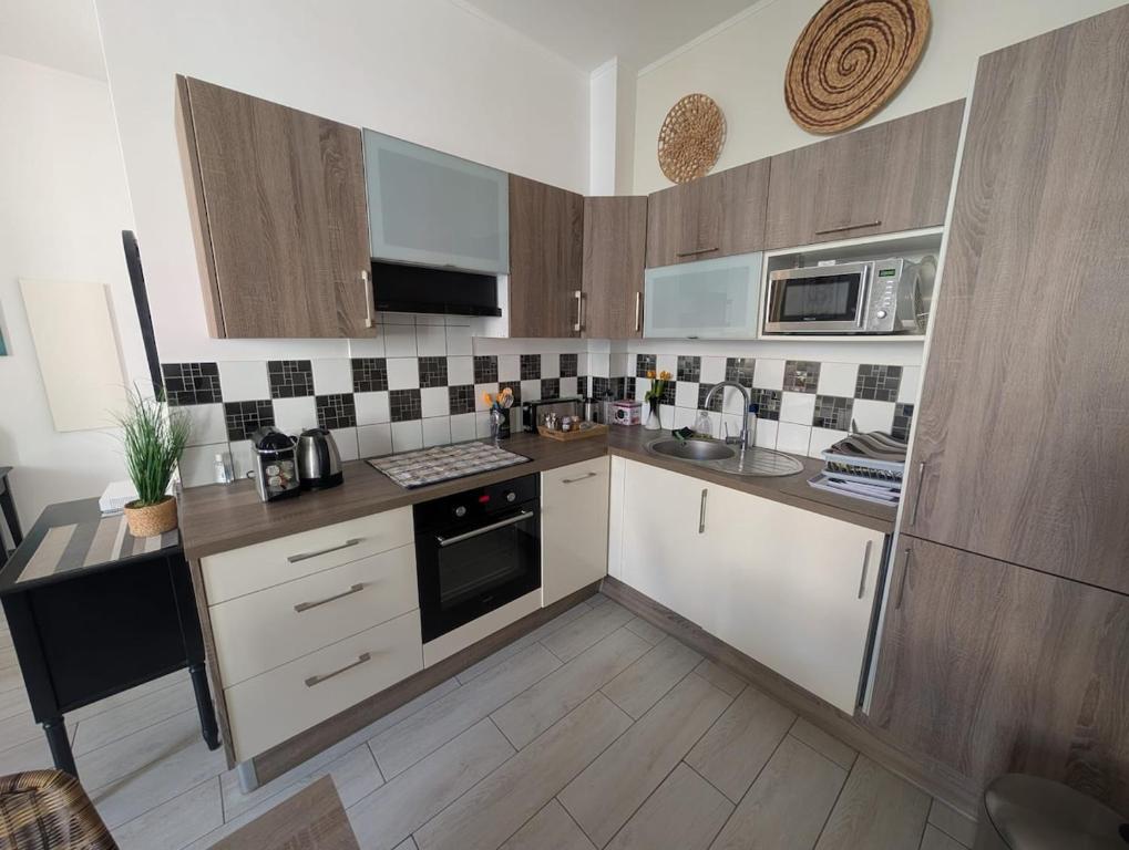 Rue Antibes- Modern - Central - 5