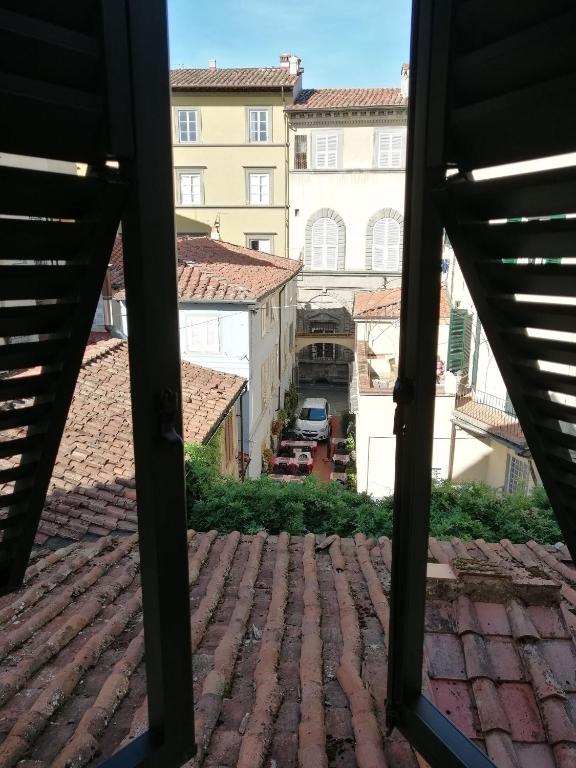 Charming Lucca Apartment, Modern Comfort in Historic Setting - 4