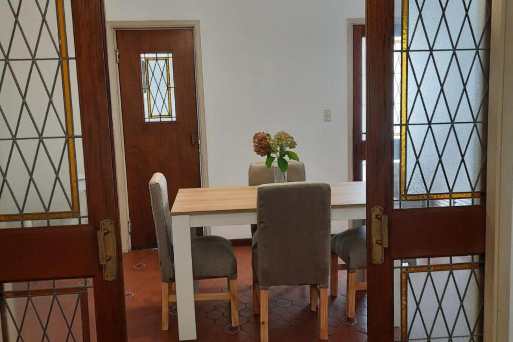 Casa amplia para 5 personas y cochera, a pasos del centro - 5