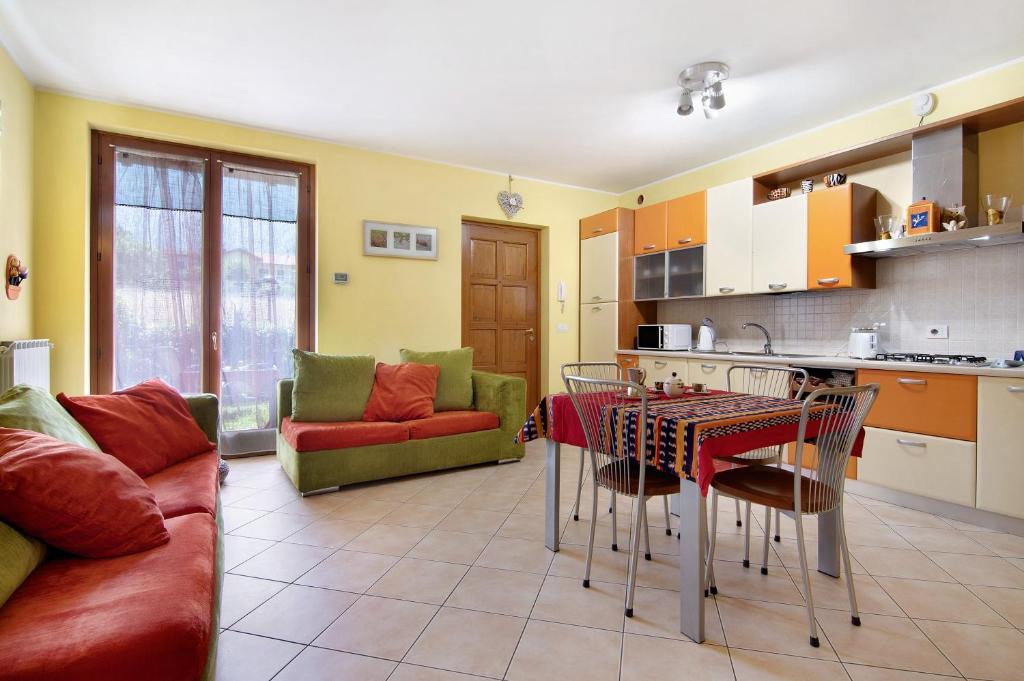 Colorful Apartment - 4