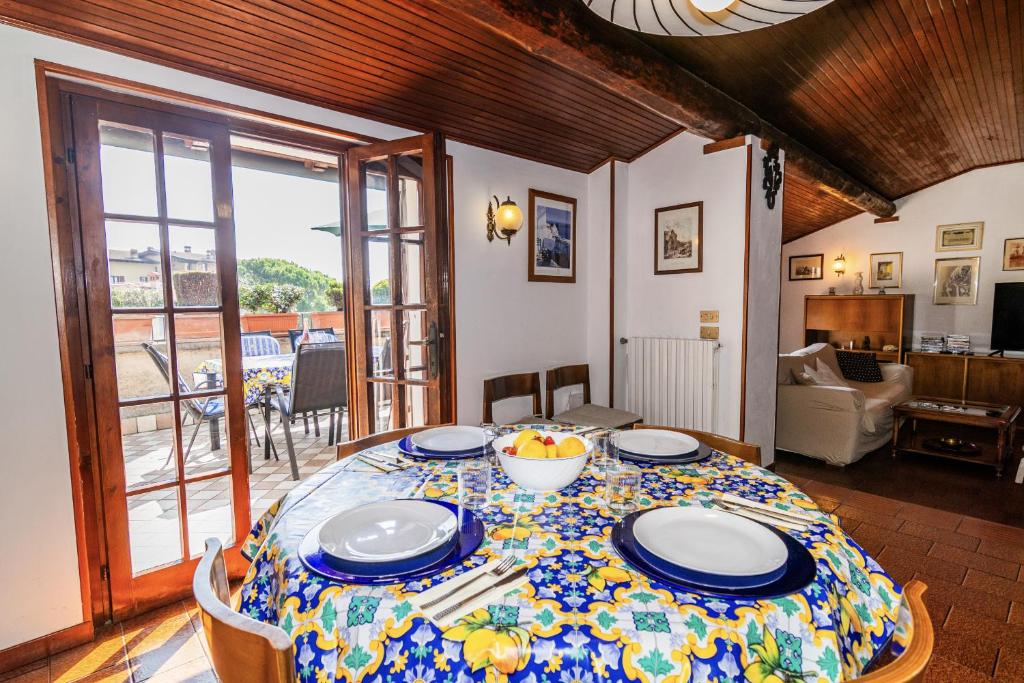 Relaxing 2BR Vacation Home with Lake Garda View & Balcony - 2