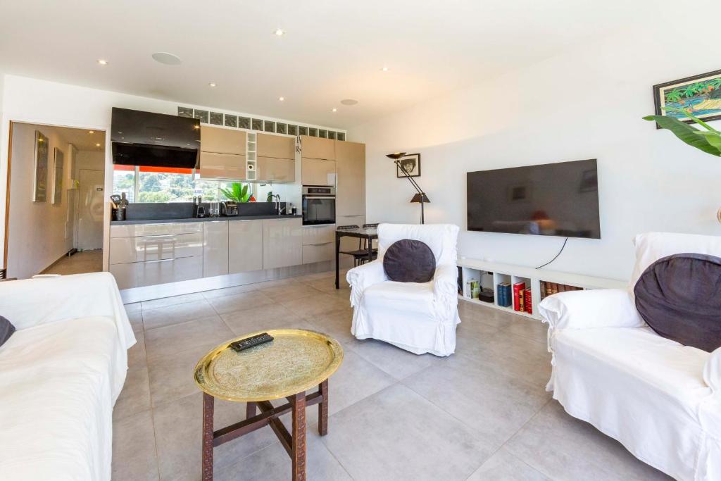 Appartement entièrement équipé de 47 m2 avec vue dégagée sur collines - 3
