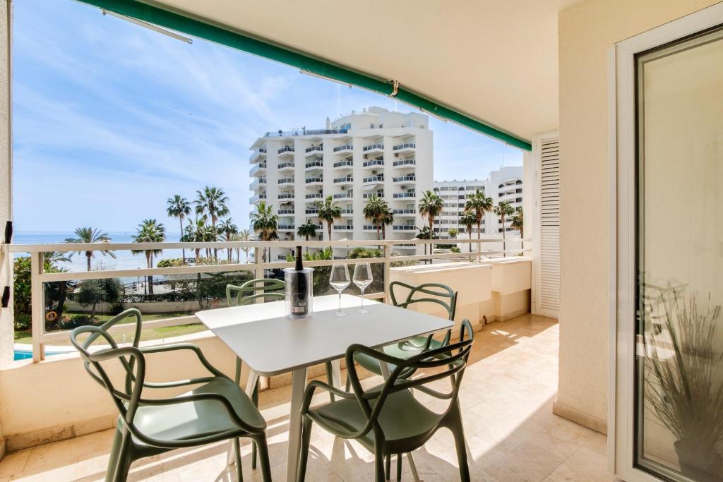 Front line beach apartment 2 bedr - 4