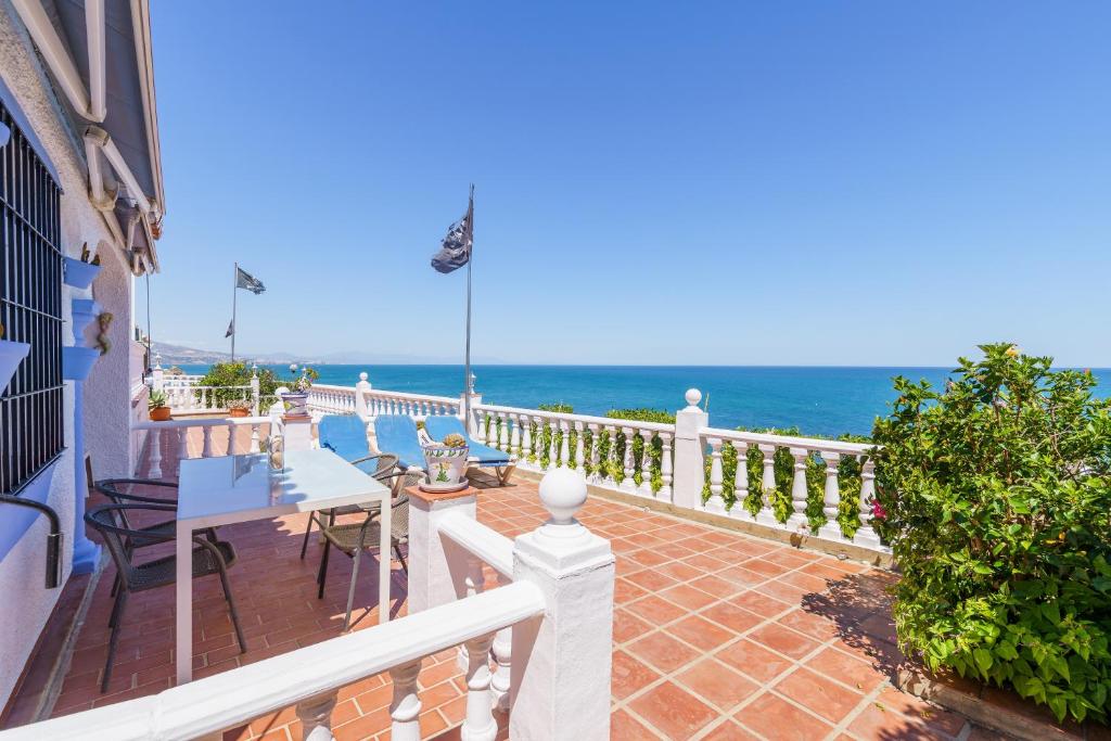 2 House in front of the sea - 1