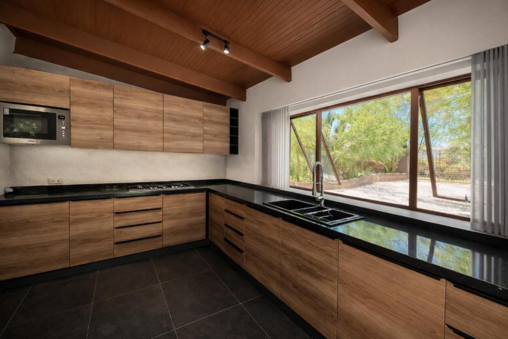 Atacama Arriera Villa Private Desert Oasis Sleeps thirteen Pool & Starlink - 3