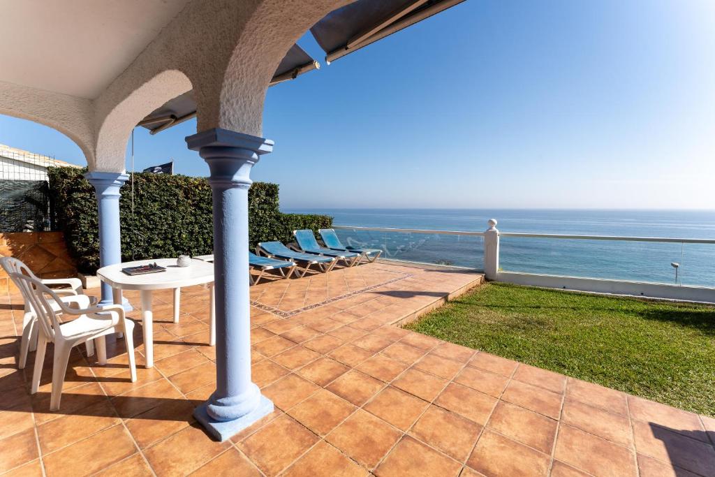 1 House in front of the sea - 4