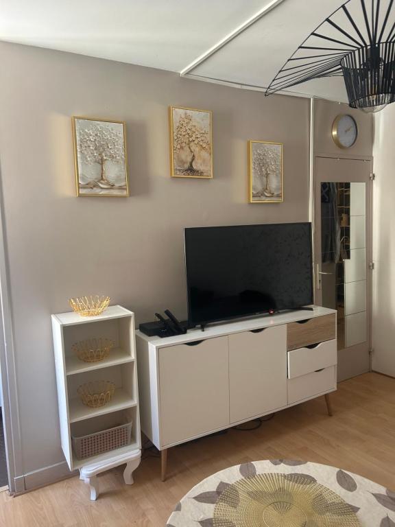 Cosy studio Paris Wagram - 2