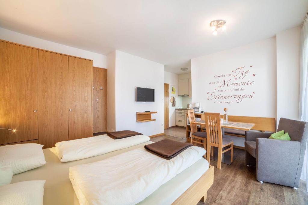 Schnitzer Ferienwohnung Löwenzahn - 3