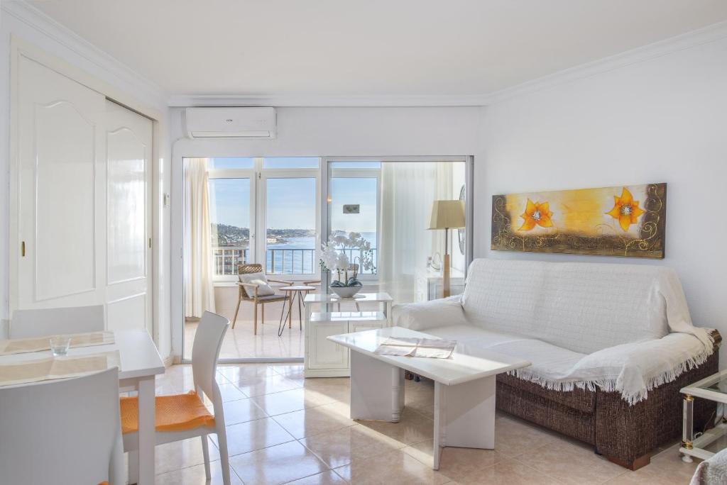 Penthouse studio with sea views - 2