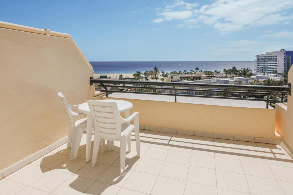 Palm Garden with sea views to the pools and beach - 4