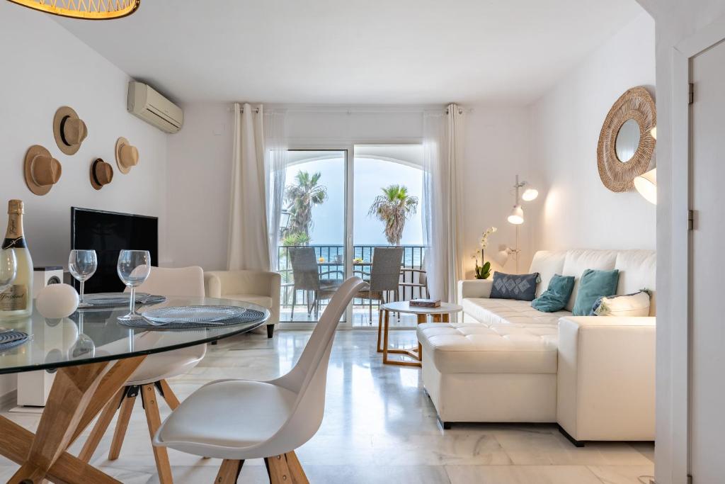 Sea Front Beach House Micaela I - 4