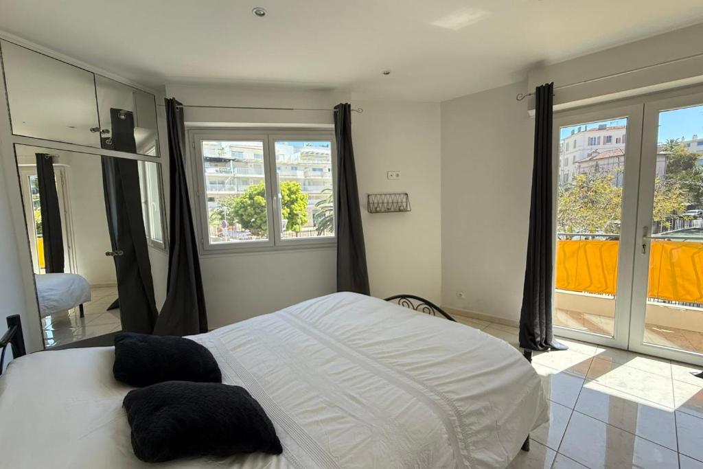 Cannes Centre Grand 3 chambres avec terrasse - 2