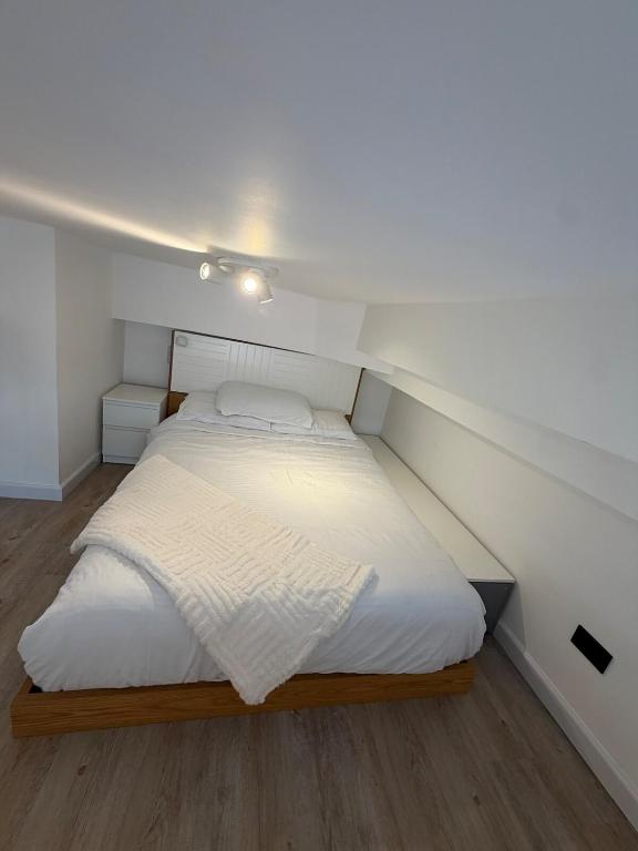 Modern Loft Duplex with Workspace Fast WiFi - 2