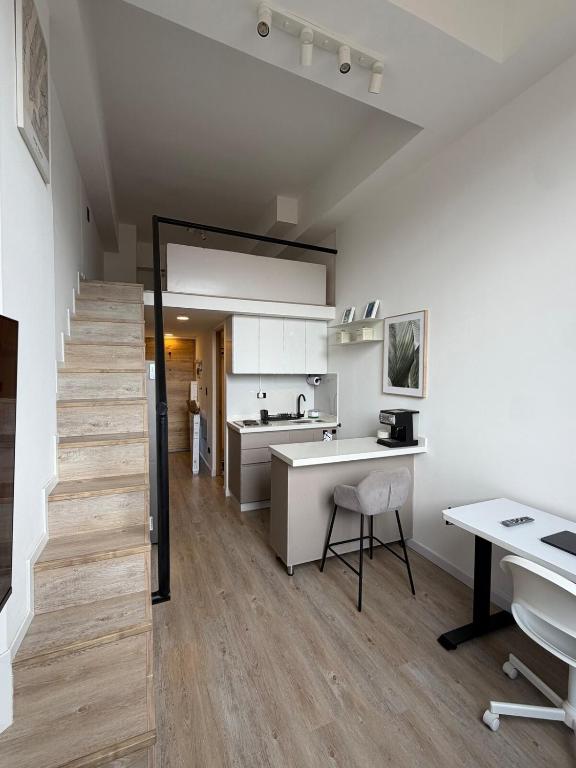 Modern Loft Duplex with Workspace Fast WiFi - 3