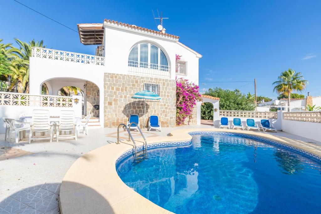 Villa w pool seaview in Cometa - 1