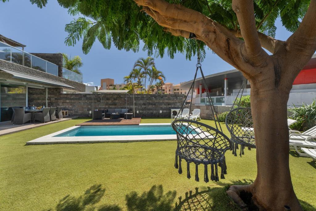 Villa Playa del Duque - 2