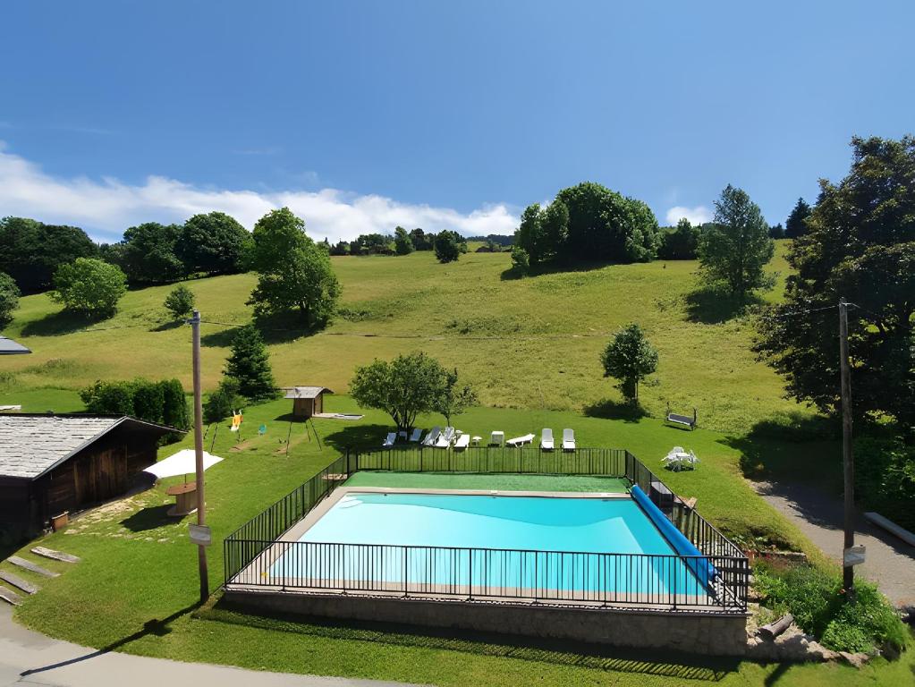 Le Paccaly, Piscine et Aire de jeux - 1
