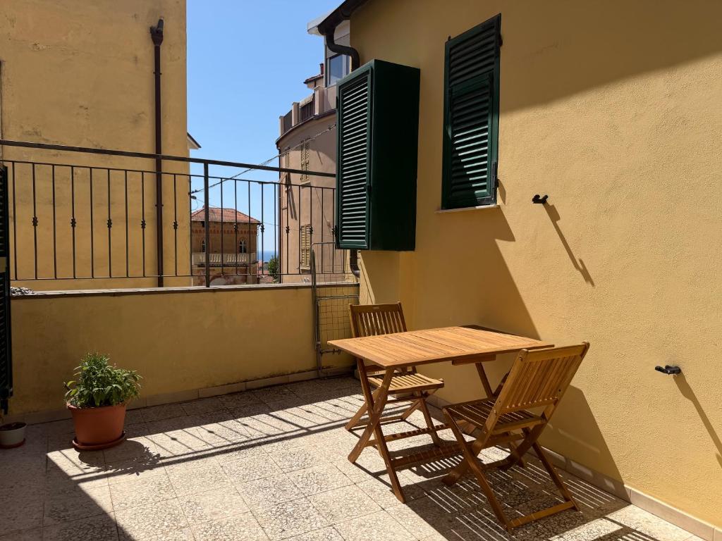 HOST4U - Dimora Antica in Centro a Porto Maurizio di Imperia - Casa Rina - 1