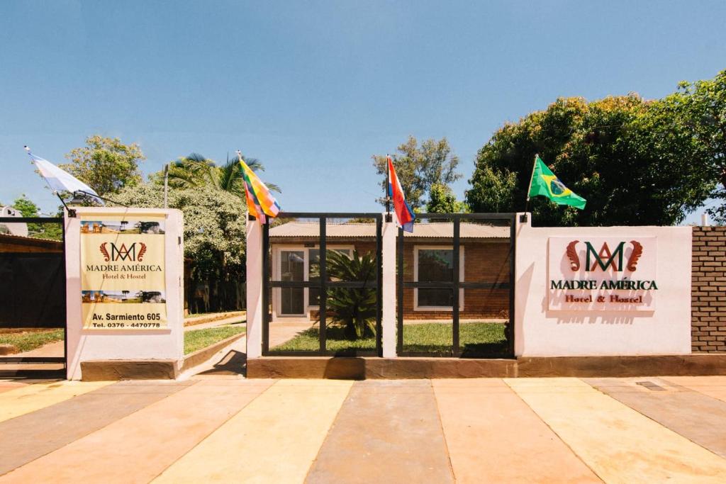 Madre America Hotel & Hostel - 5