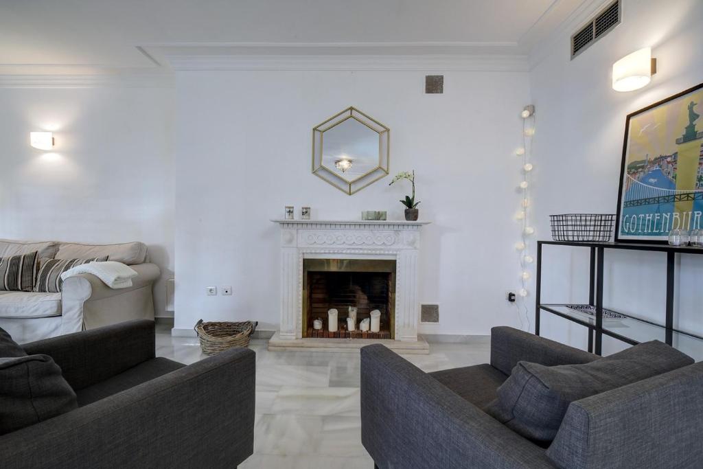 Beautiful Spacious 3 Bedroom Apart - 5