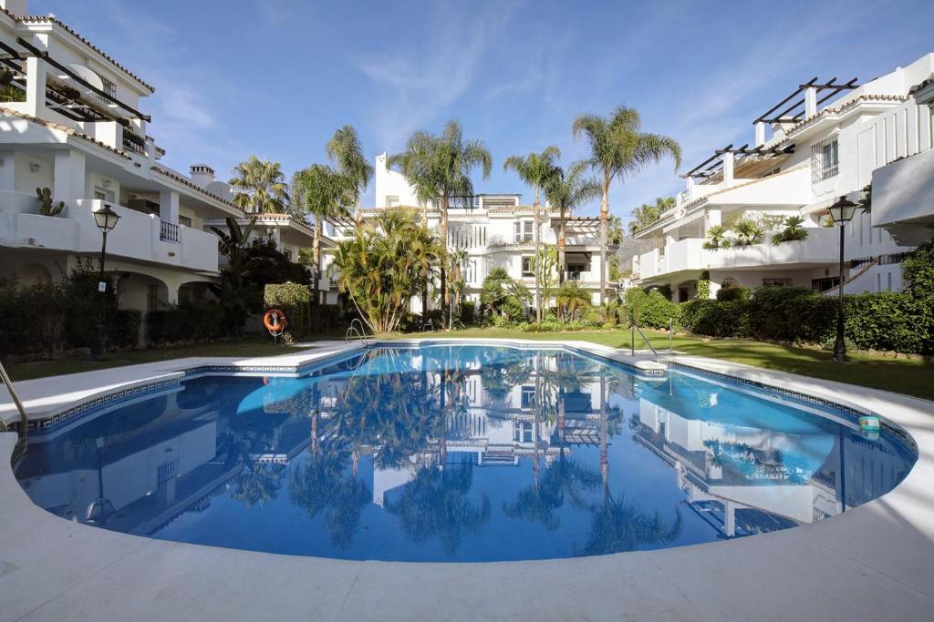 Beautiful Spacious 3 Bedroom Apart - 1