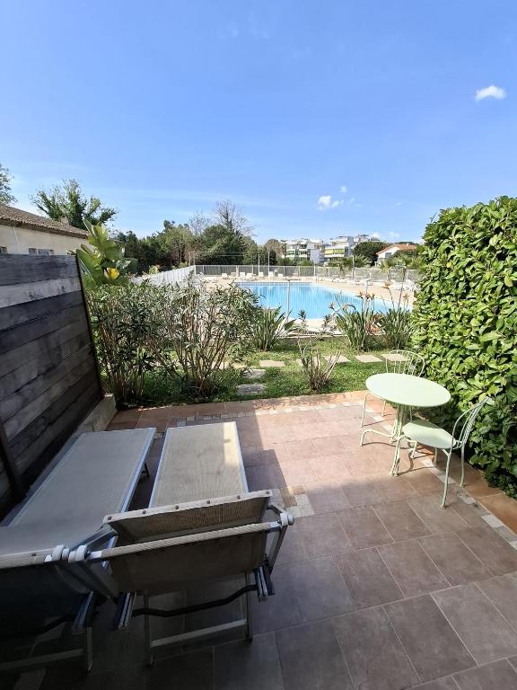 Les Suites De Robinson 01 Standing Presta - 3