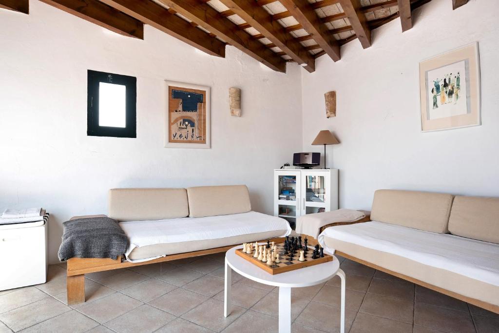 Sunny Rustic Townhouse - 3