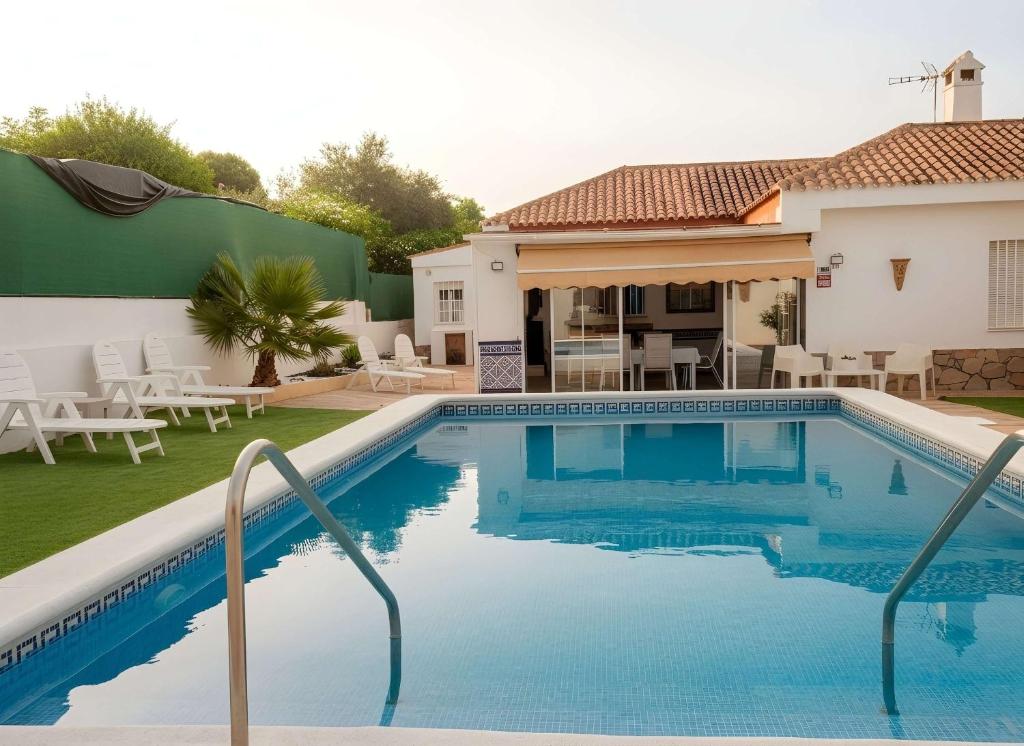 Chalet de Lujo con Piscina Privada cerca de Sevilla - 4