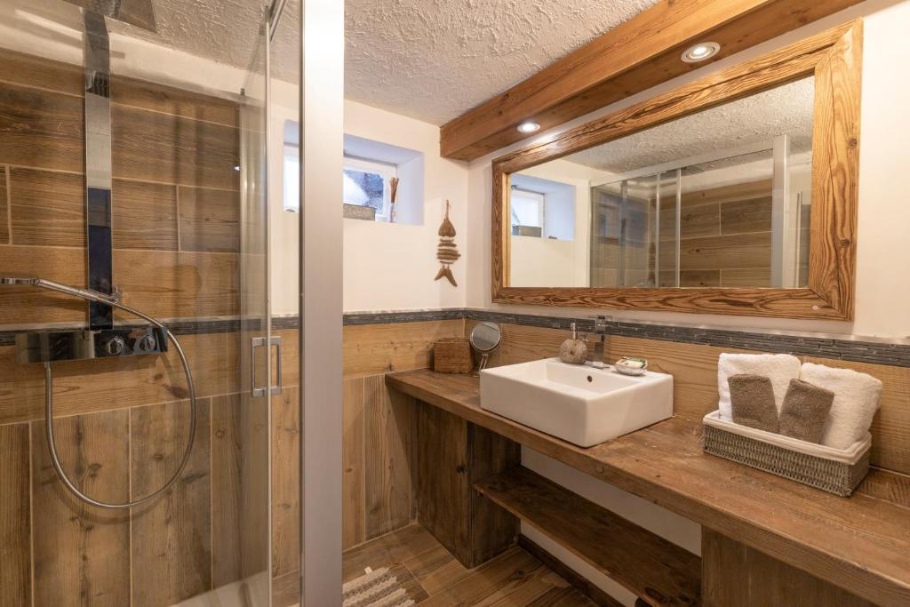 Petit Chalet Authentique avec Spa - 5