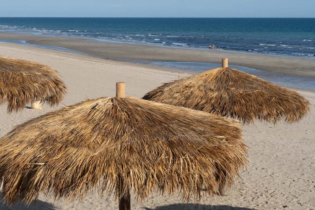 Stunning Beach front Encantame Verano 605 - 2