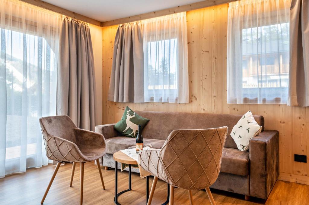 Les Ciases Chalets Dolomites Apt 1 - 2