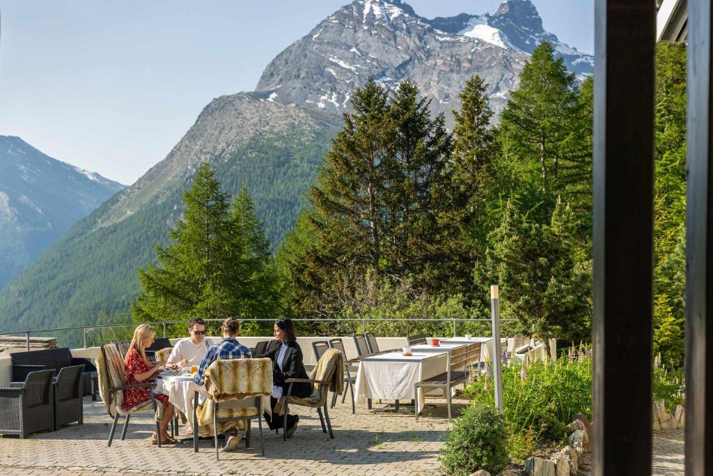 Waldhotel Fletschhorn Private Whole Hotel in Saas-Fee 360 Alpine Views & Sauna - 2