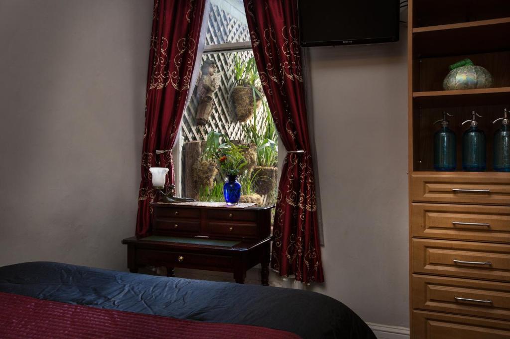 Noe's Nest Bed and Breakfast photo