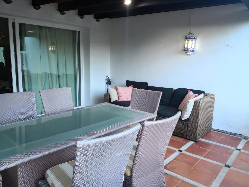 Bonito piso con jardines y piscina - 5