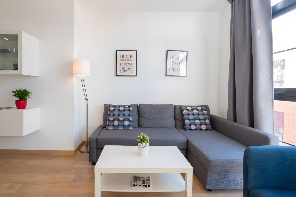 Quiet, bright and central apartment - 1