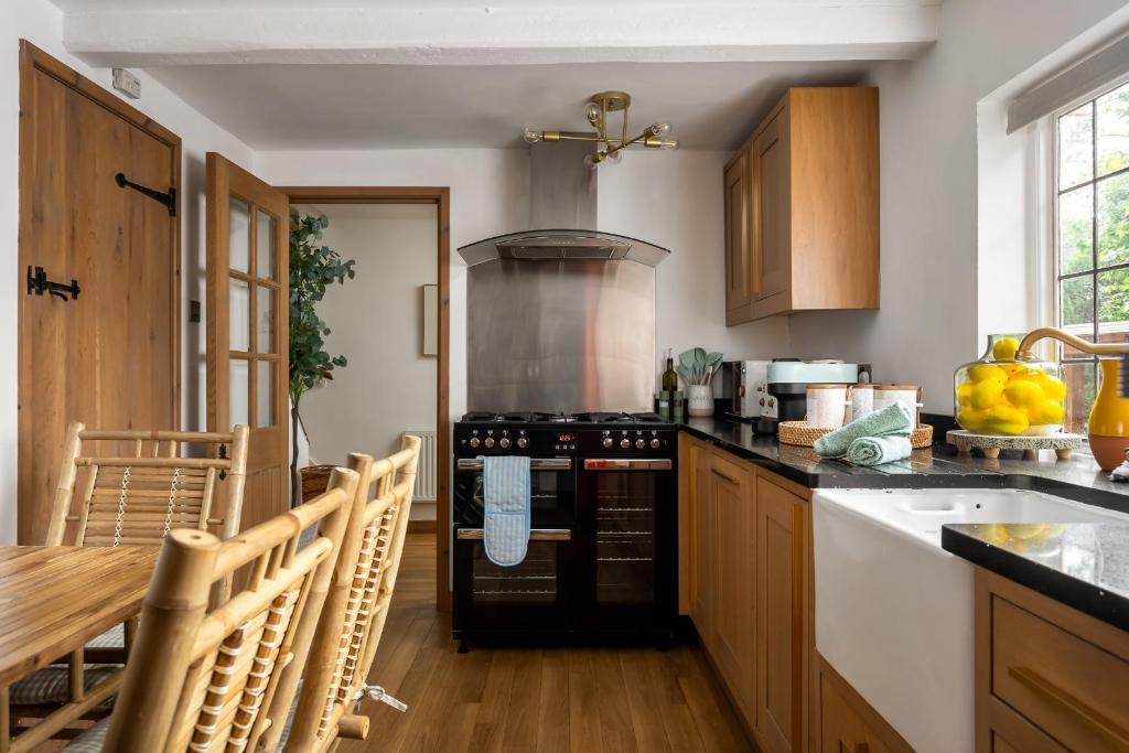 Broadway Scandi Chic Authentic Cottage photo 3