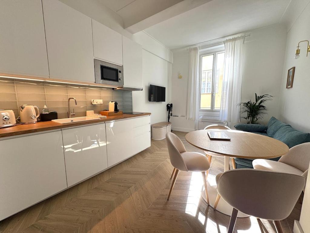 Luxury renovated apartment in Antibes Old Town - 1