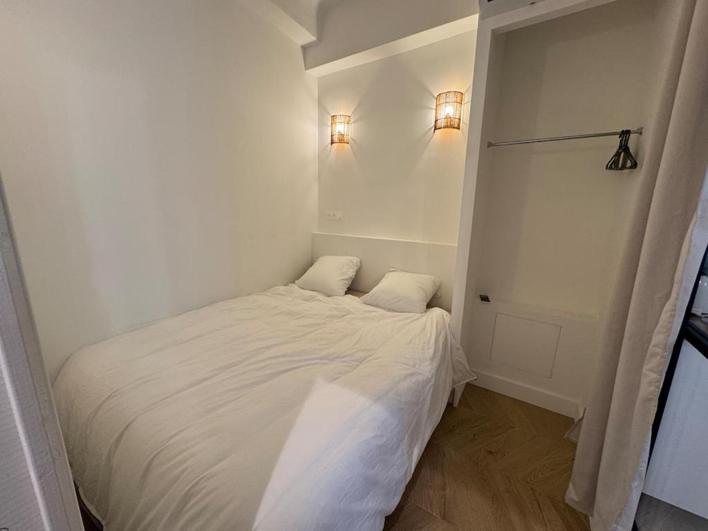 Luxury renovated apartment in Antibes Old Town - 2
