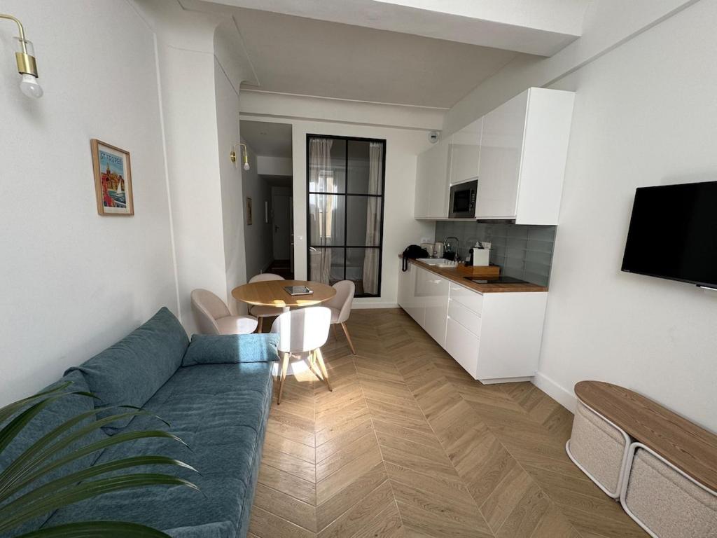 Luxury renovated apartment in Antibes Old Town - 5