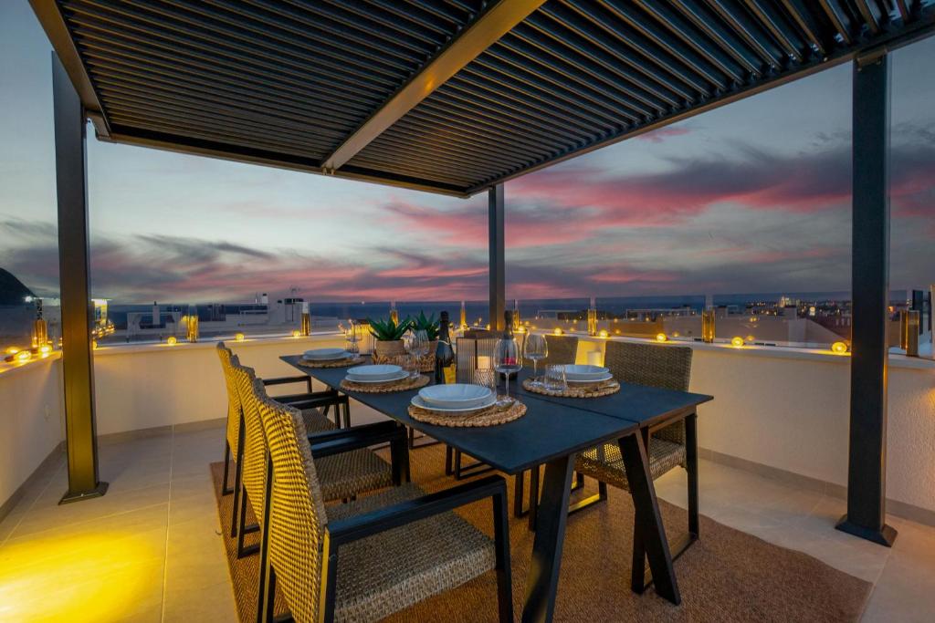 Penthouse 3BR,2BA Flamenca Beach - 2