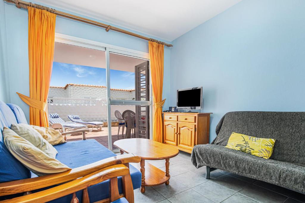 Near the beach with huge terrace, parking and wifi - 2
