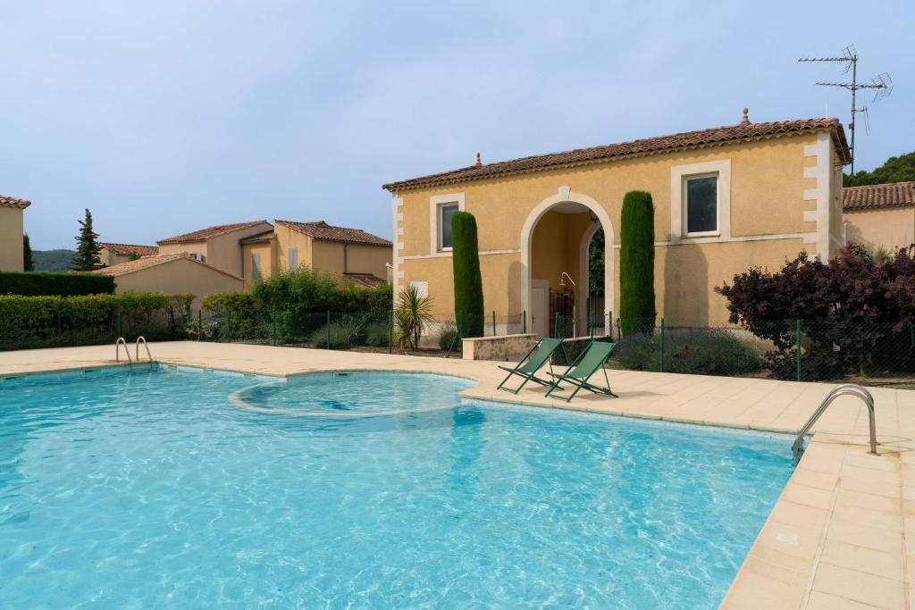 Villa climatisée avec piscine - 2