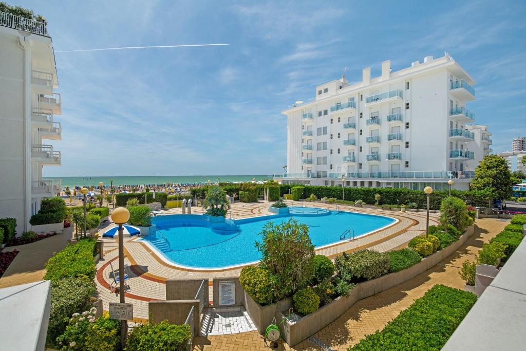 Relaxing Sea View Pool I Immobilux - 3